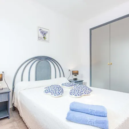 5 By Interhome * Roses